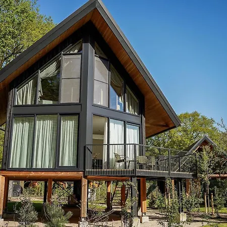 Met Hottub | 5 Personen Villa Wekerom